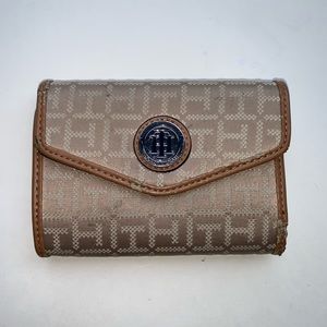 Classic Tommy Hilfiger Medium Wallet